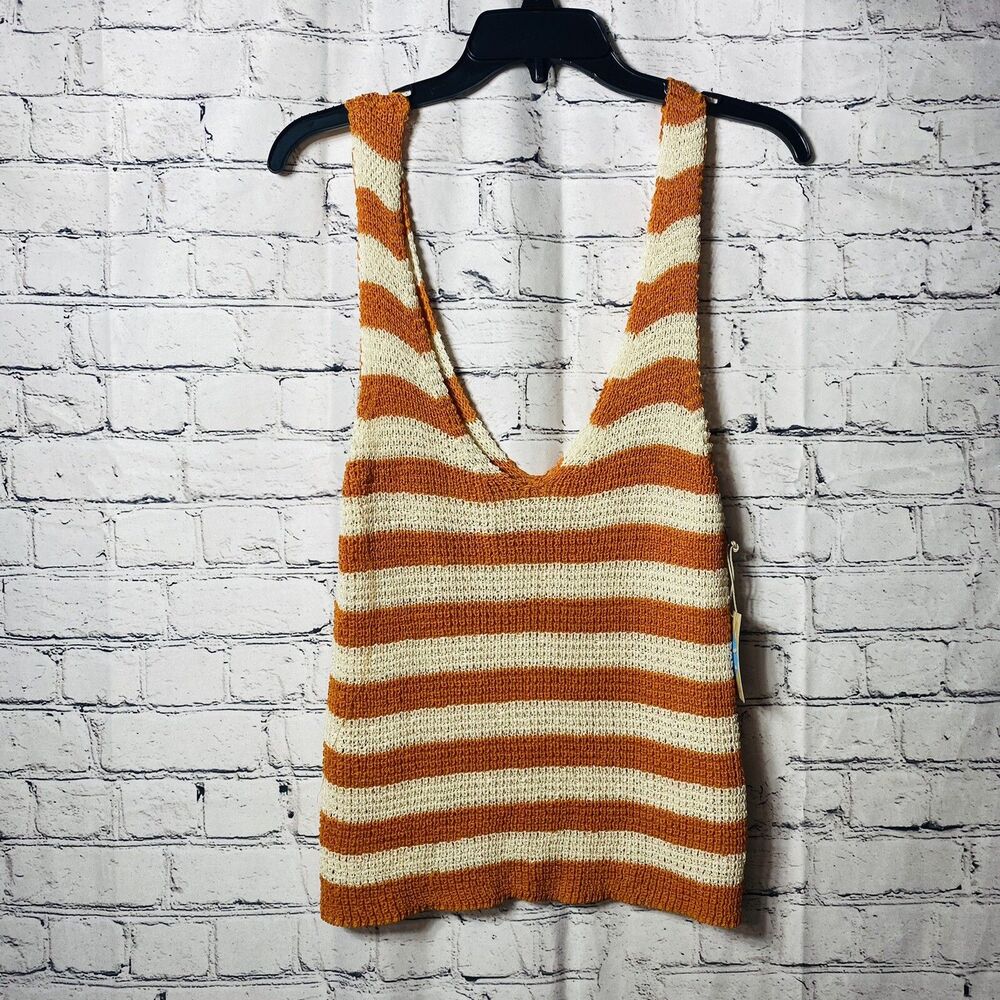New forever 21 woman’s knitted sleeveless‎ top Size M